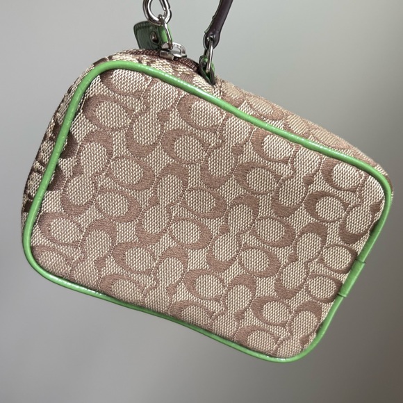 Coach Daisy Applique Cell phoneWallet Wristlet Rare Collecticle - Picture 5 of 12